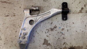 Mitsubishi EVO 6 etutukivarren puslat