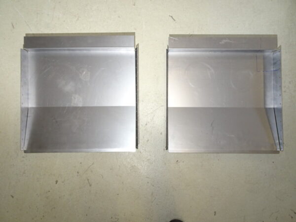 Lancia-037-istuimen-alle-pohjapelti-vasen-18973